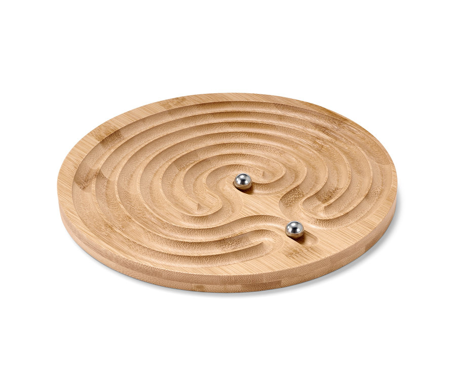 Ein Geduldsspiel »Labyrinth« aus Holz mit zwei silbernen Kugeln.