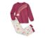 Rosa Kinder-Pyjama mit Regenbogen- und Wolkenmuster.