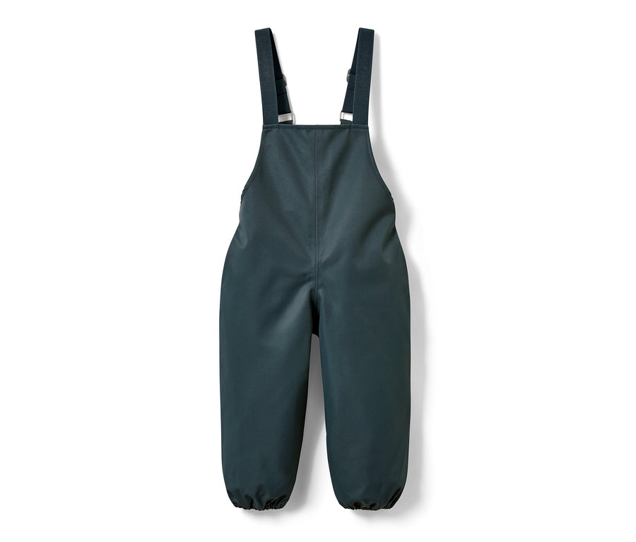 Eine Kleinkind-Regenhose vor einem weißen Hintergrund.