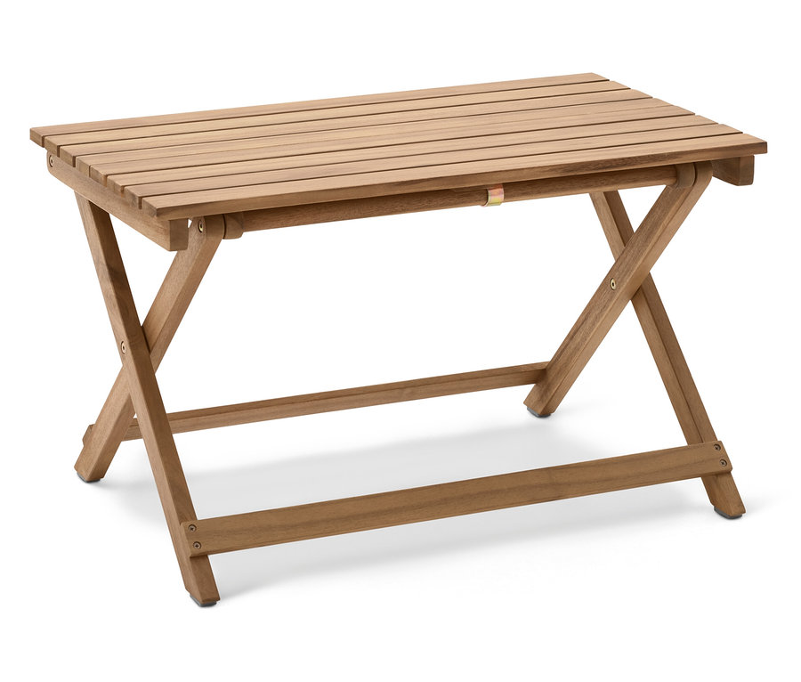 Ein rechteckiger, klappbarer Holztisch steht auf einem weißen Hintergrund.