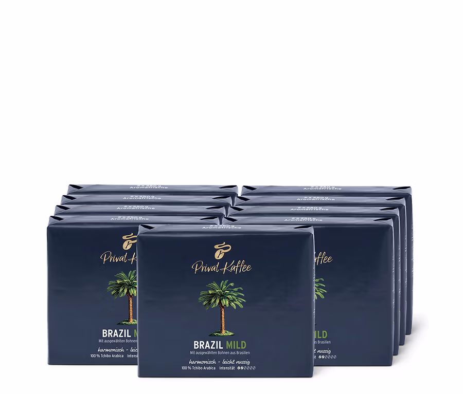 Neun Packungen Privat Kaffee Brazil Mild gemahlen, je 500 g, sind nebeneinander gestapelt.