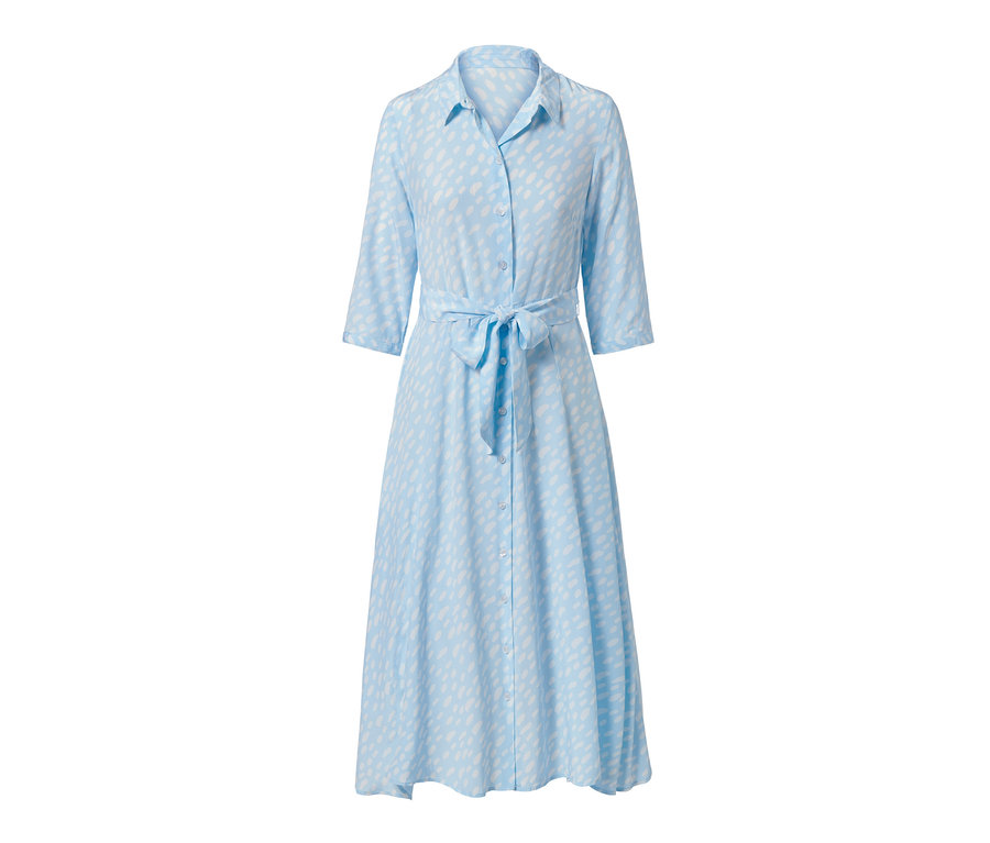 Ein blaues Blusenkleid mit weißem Print und Gürtel.