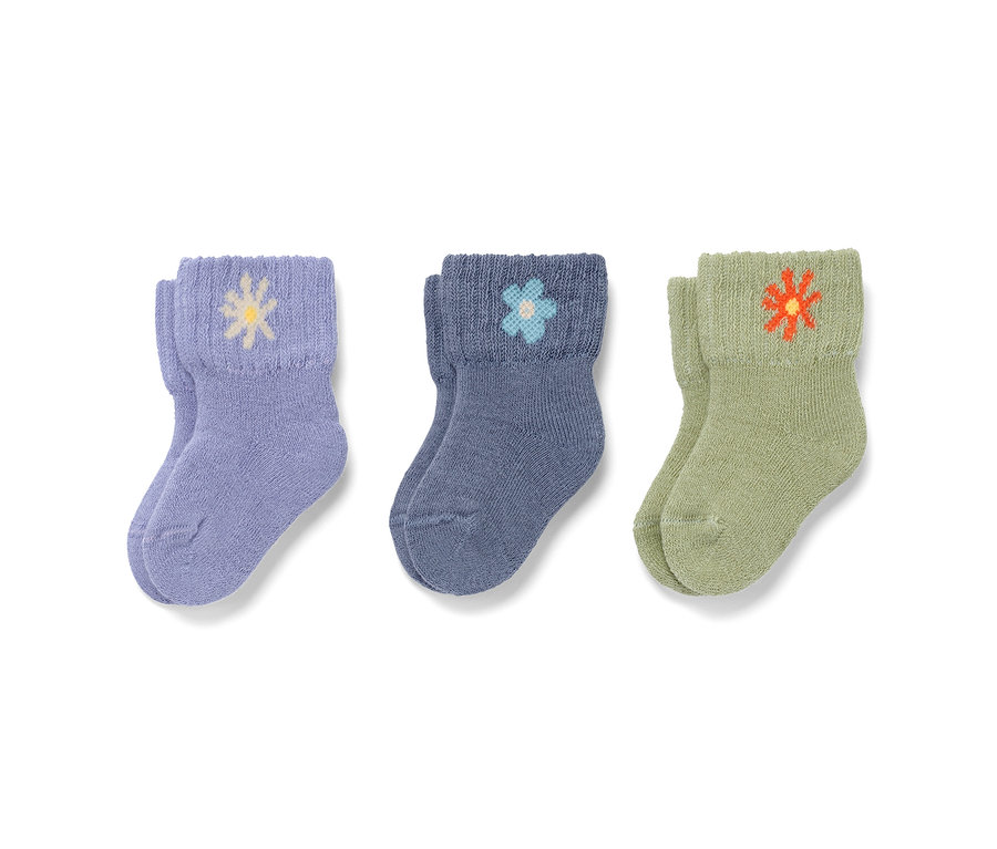 Drei Paar Babysocken.