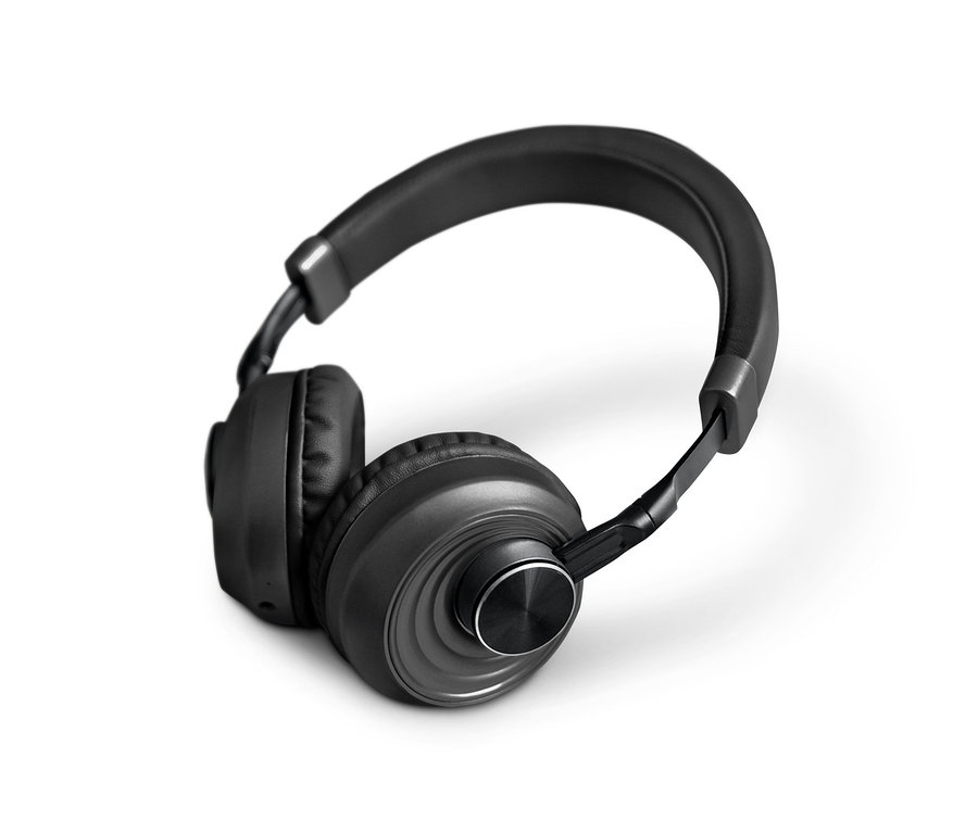 Schwarze On-Ear-Bluetooth®-Kopfhörer auf weißem Hintergrund.