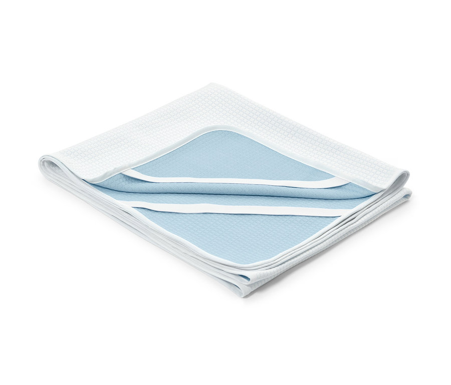 Gefaltete Matratzenspannauflage, ca. 90 x 200 cm, 140 x 200 cm, 100 x 20 cm und 180 x 20 cm.