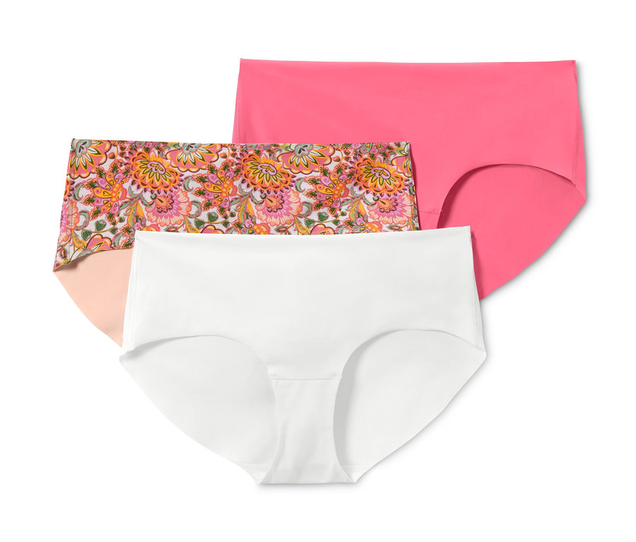 Nahaufnahme von drei »Magic Cut« Pantys: eine weiße, eine pinke und eine mit Blumenmuster.