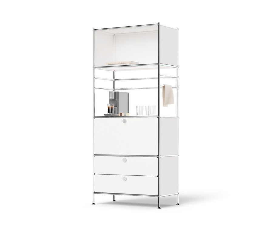 Hohes Regal Metall »CN3« mit Klappenfach, zwei Schubladen und Kaffeemaschine.