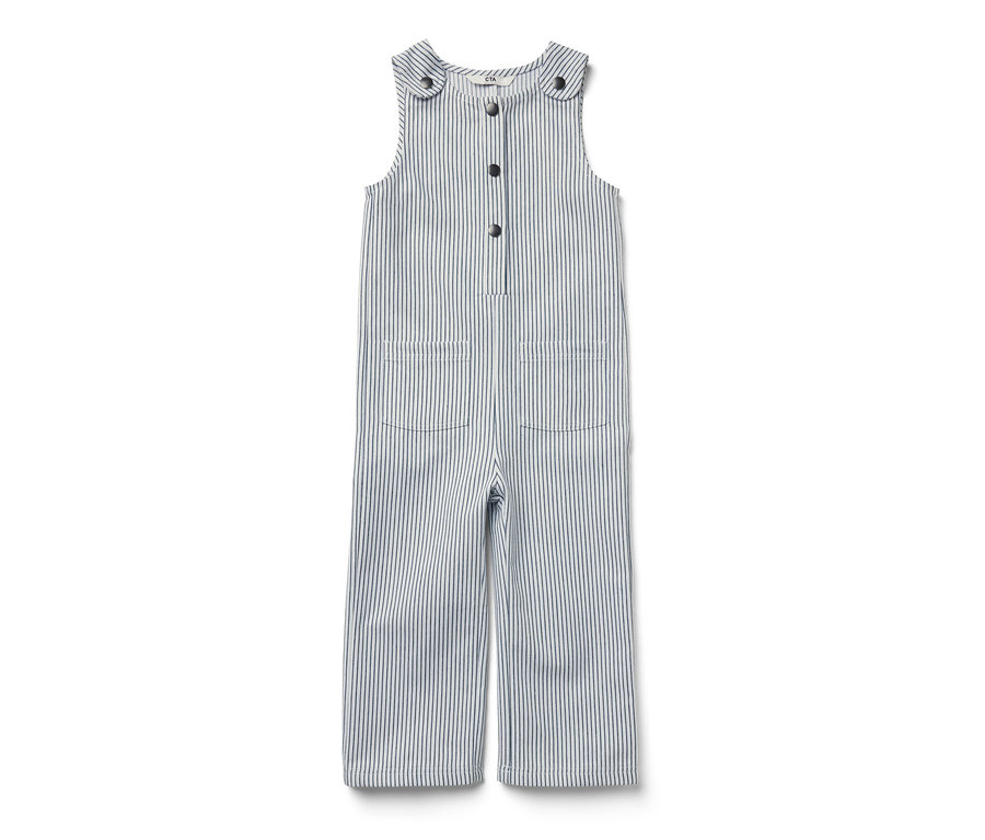 Eine Kinder-Web-Latzhose mit blauen Streifen auf weißem Grund.