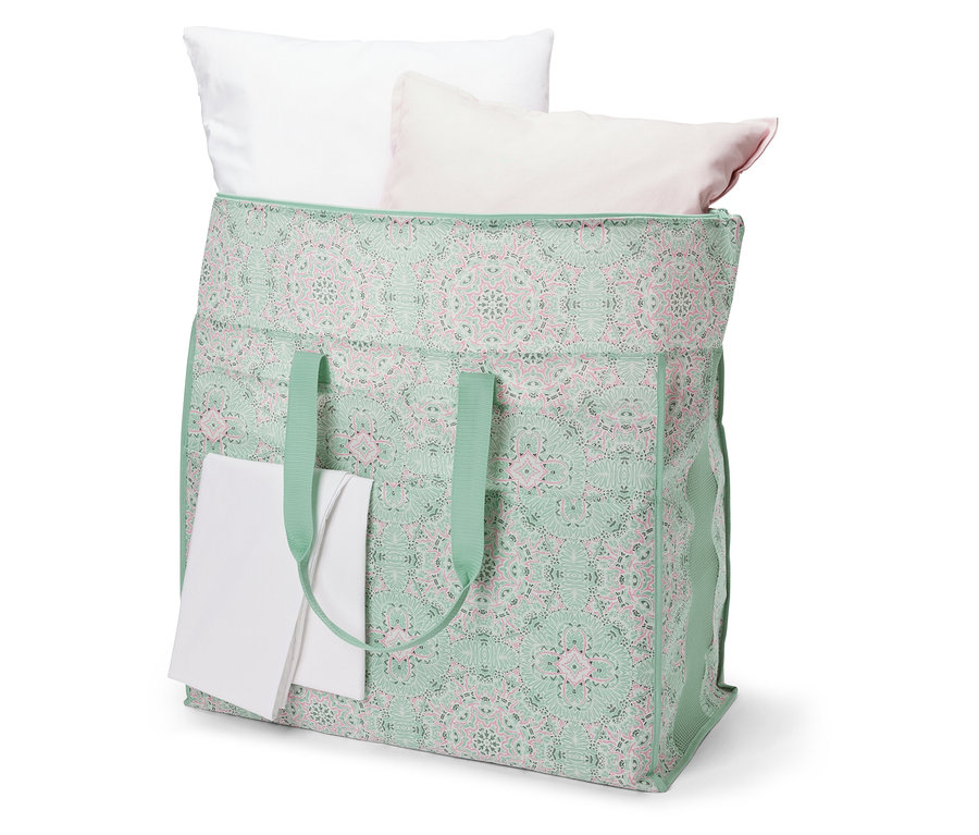Eine Jumbo-Bettwarentasche mit weißen und rosa Kissen.