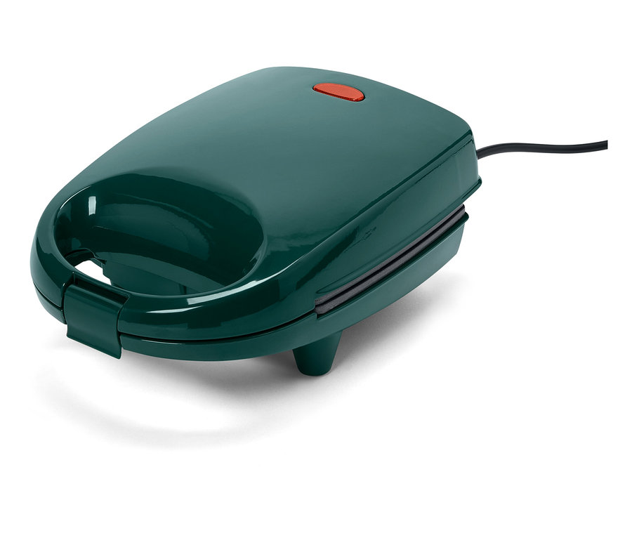 Ein geschlossener, dunkelgrüner Sandwichmaker mit Griff und Kontrollleuchte auf weißem Hintergrund.