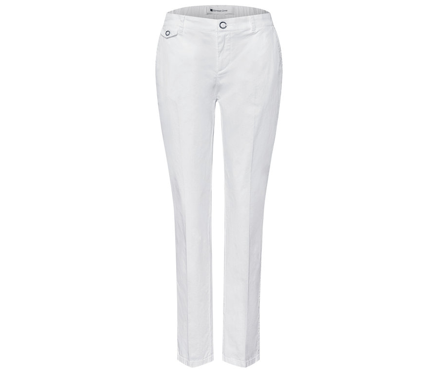 Weiße Street One Chino Hose, flach liegend, mit Knopf- und Reißverschluss.