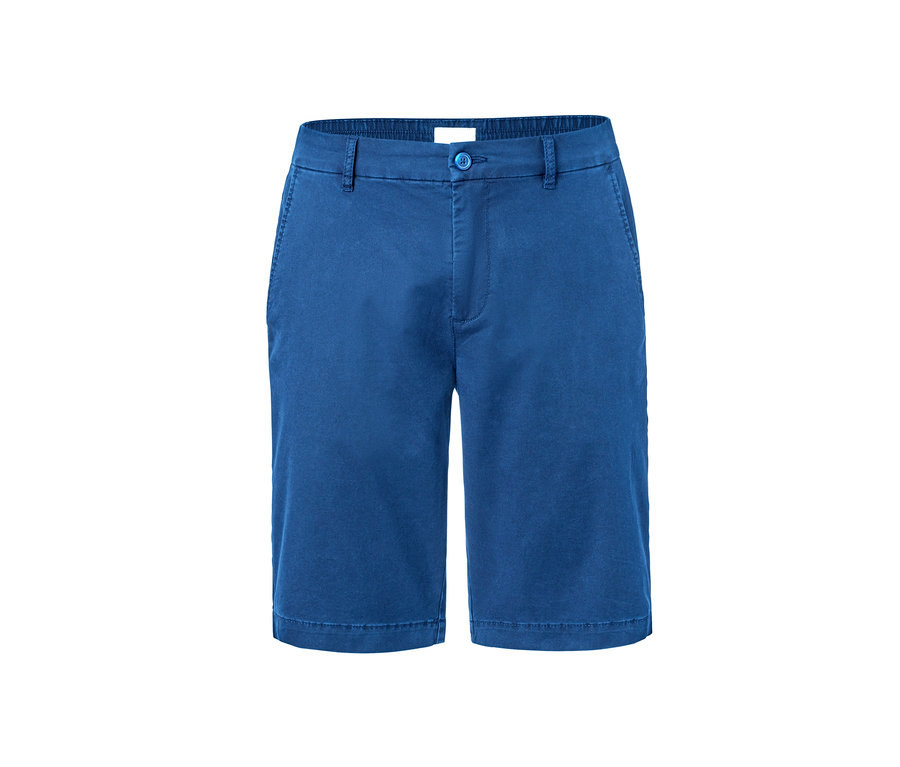 Royalblaue Chino-Shorts.