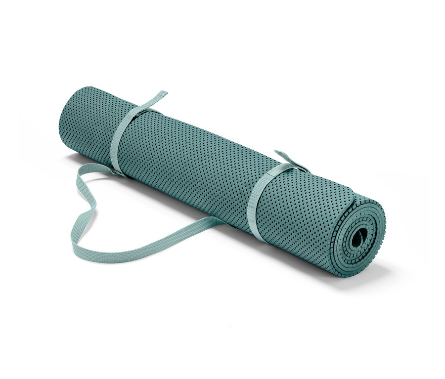Eine zusammengerollte, hellblaue Yoga- und Fitnessmatte mit Tragegurten.