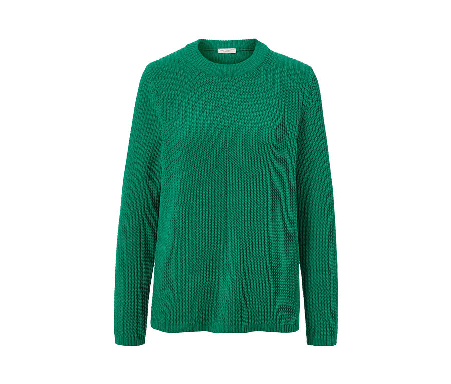 Grüner Grobstrickpullover.