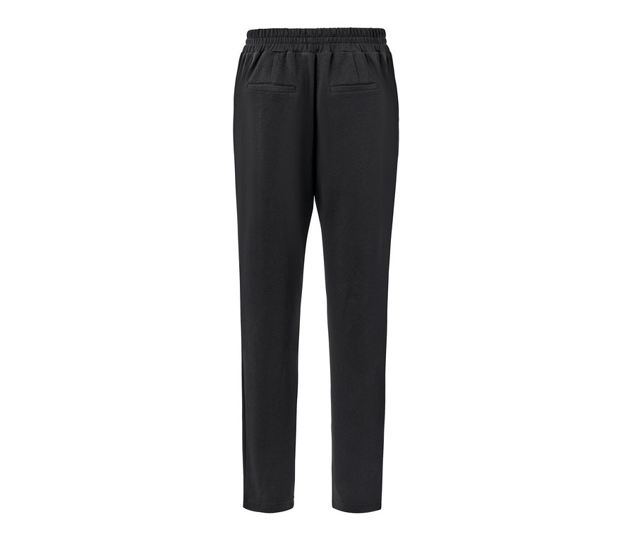 Schwarze Joggpants.