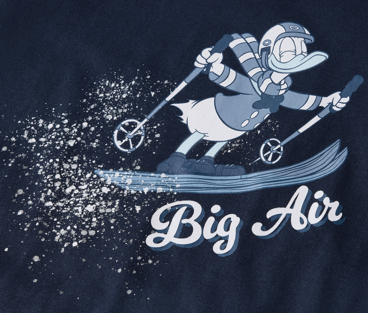 Comicfigur fährt Ski und sprüht Schnee, darunter steht der Schriftzug "Big Air".