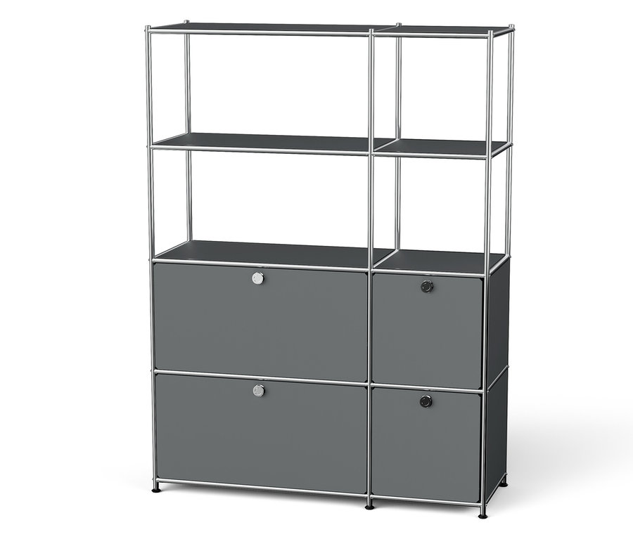 Graues Regal mit silbernem Rahmen und Regalböden.