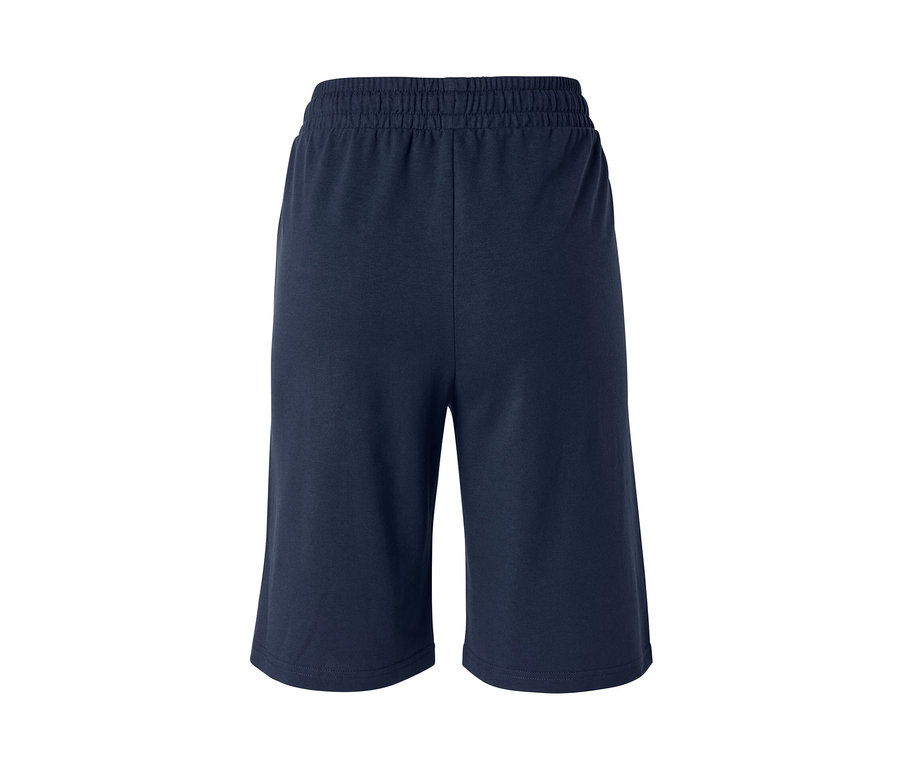 Dunkelblaue Sweatshorts.