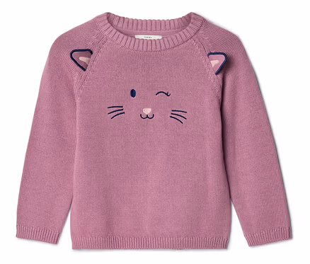 Rosa Strickpullover mit Katzengesicht-Design auf der Vorderseite, mit gestickten Augen, Nase, Mund, Schnurrhaaren und zwei kleinen Ohren an den Schultern.