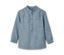 Helles blaues NAH/STUDIO Bluse aus Baumwoll-Leinen-Mix mit Knopfleiste und Brusttasche.