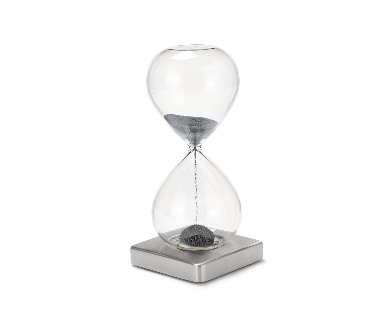 Magnetische Sanduhr mit schwarzem Sand auf silbernem Sockel.