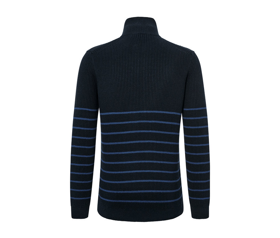 Detailansicht der Rückseite eines Troyer-Pullovers mit blauen Streifen.