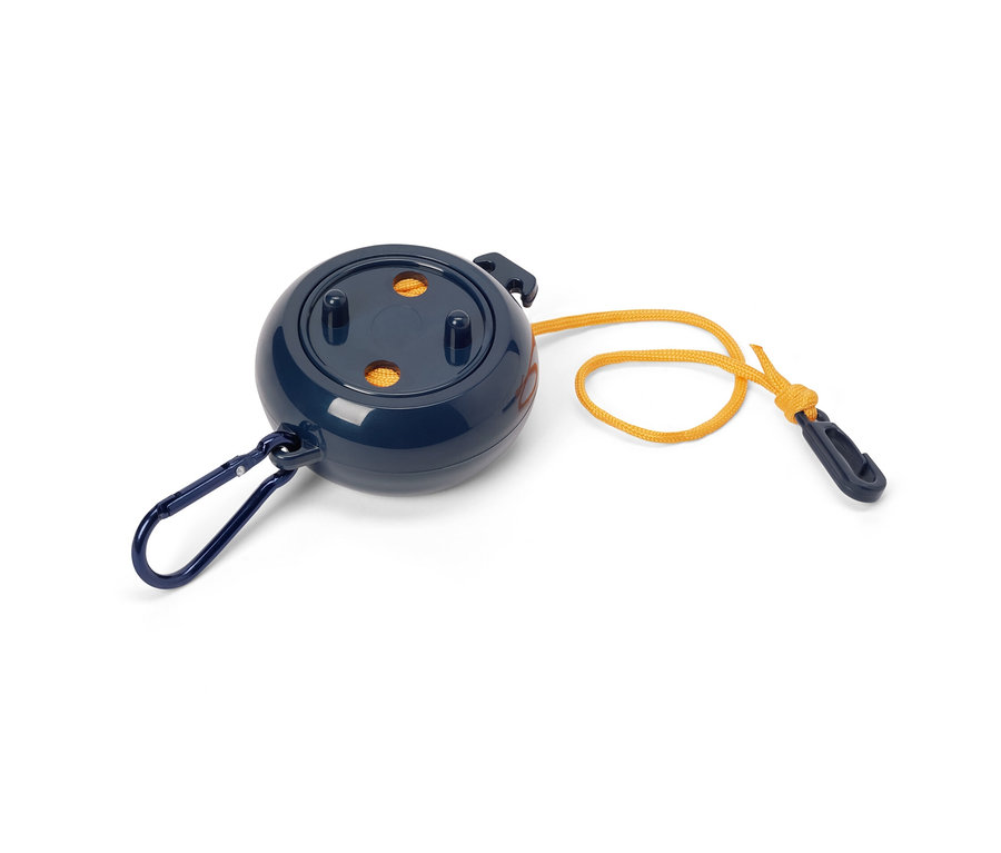Eine blaue Camping-Wäscheleine mit orangefarbener Schnur.