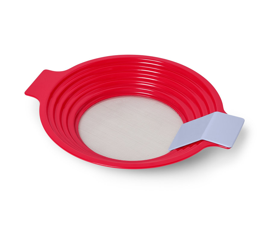 Rotes 2-in-1: Mehl-und-Passiersieb.