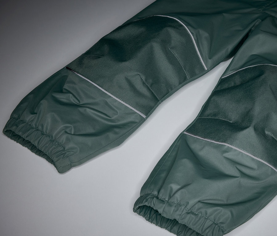 Detailaufnahme einer Kinder-Thermo-Regenhose.