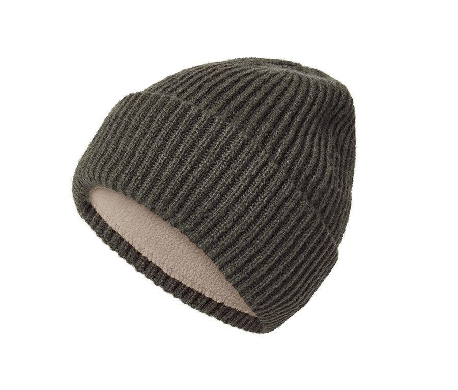 Grüne Strickmütze.