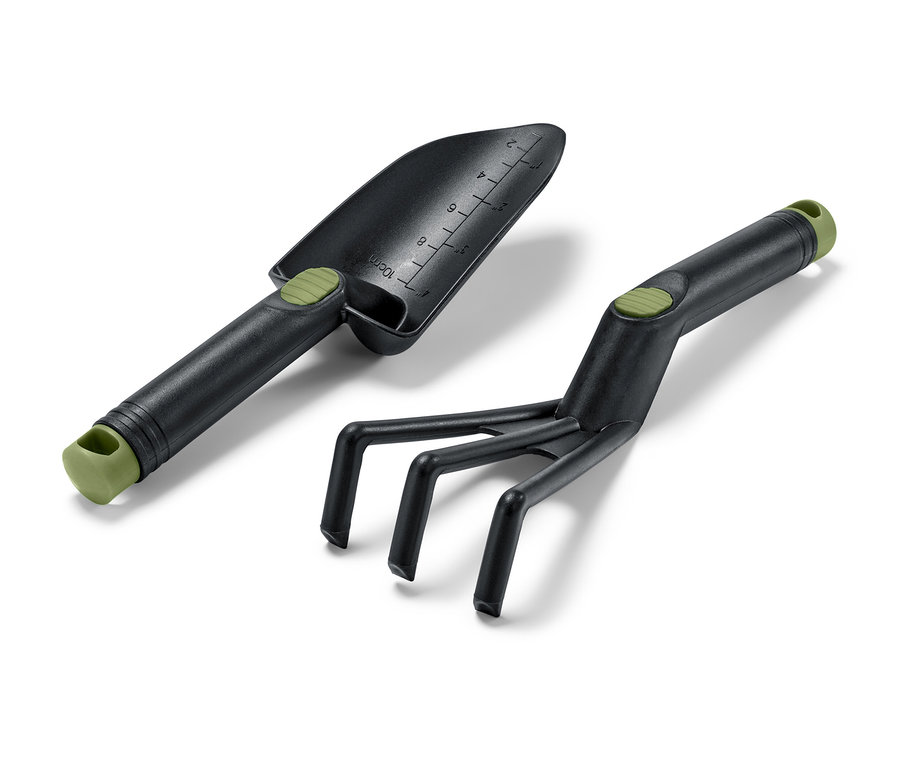 Schwarze Schaufel und Harke aus dem Gartenwerkzeug-Set.