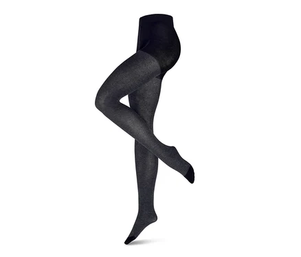 Beine einer Schaufensterpuppe tragen eine Struktur-Strumpfhose.