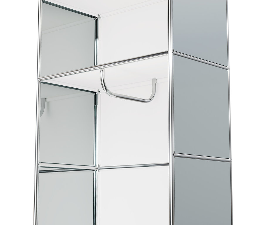 Detail der Garderobe Metall »CN3« mit Kleiderstange.