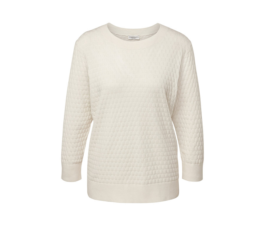 Ein cremefarbener Struktur-Strickpullover.