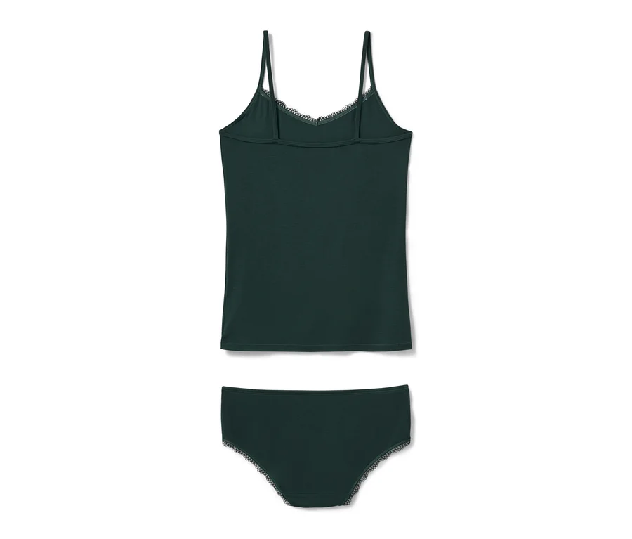 Ein dunkelgrünes Hemdchen-Slip-Set mit Spitze liegt auf einem weißen Hintergrund.