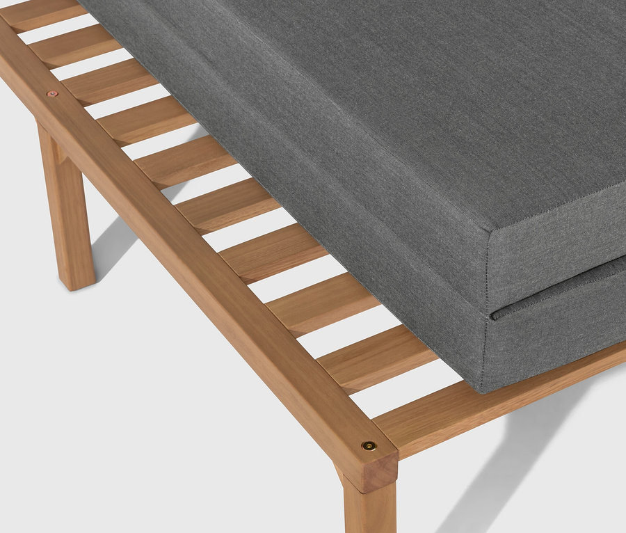 Detailaufnahme des Lounge-Strandkorbs »Tinus« mit ausziehbarem Fußteil.