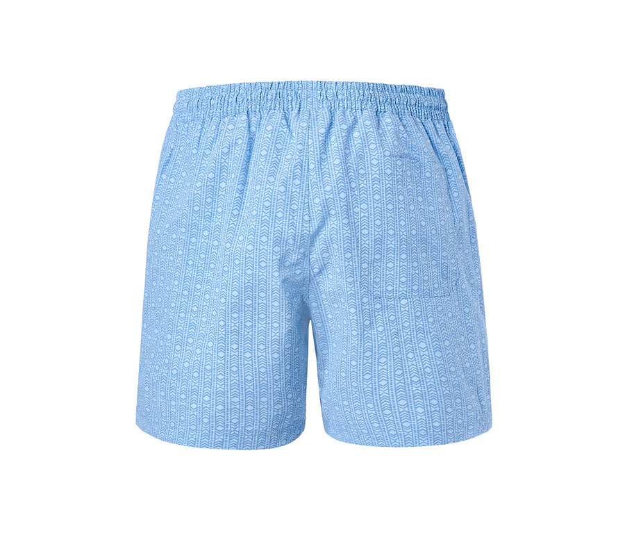 Helleblaue Badeshorts mit geometrischem Muster.
