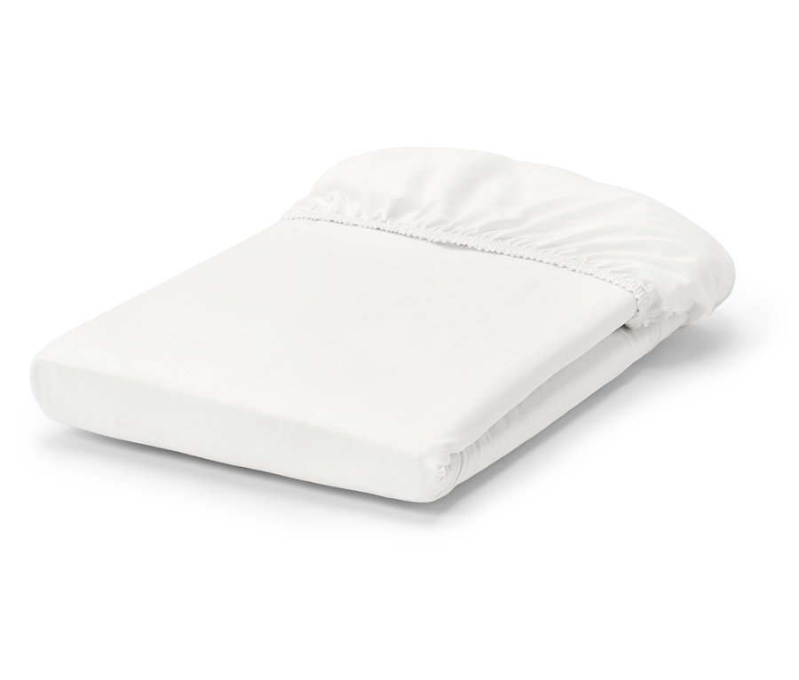 Zusammengelegtes weißes Spannbettlaken.