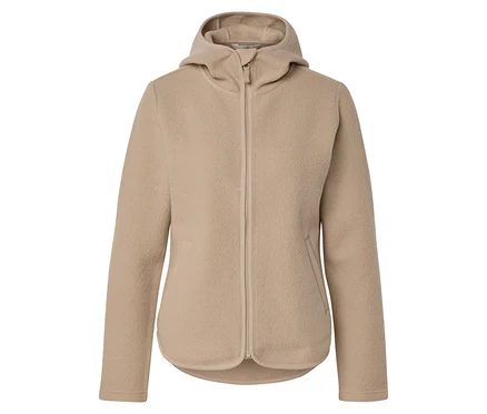 Eine beigefarbene Kapuzen-Fleecejacke mit durchgehendem Reißverschluss und seitlichen Taschen, mit einem abgerundeten Saum, der hinten etwas länger ist.