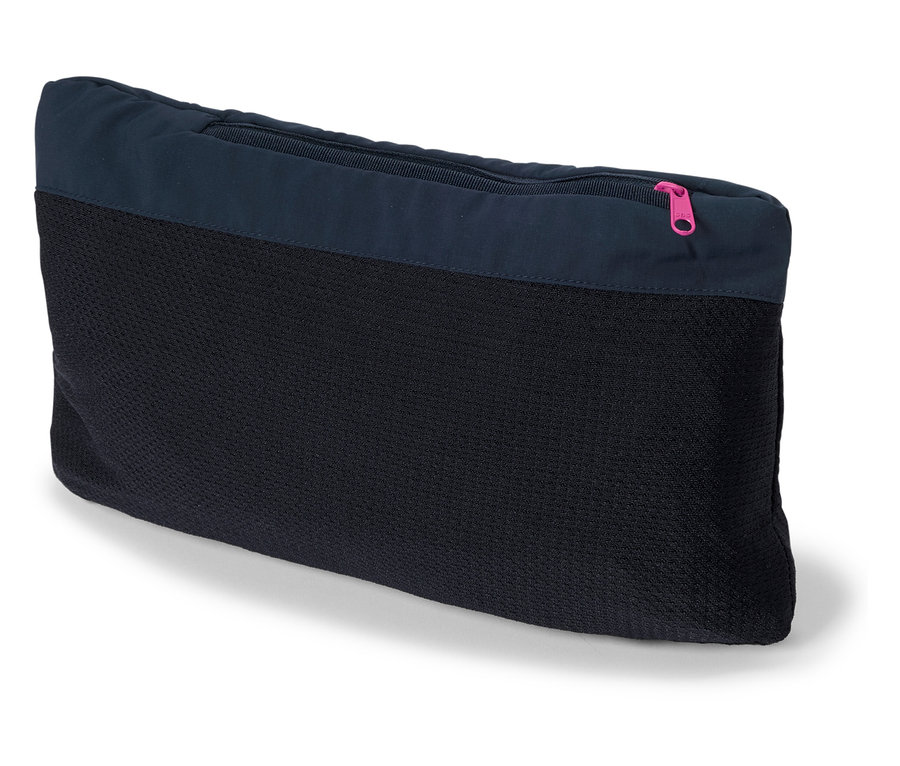 Dunkelblaue Tasche aus Netzstoff mit pinkfarbenem Reißverschluss.