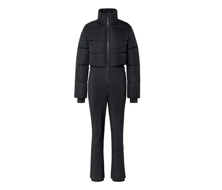 Ein schwarzer, einteiliger Skianzug mit einer hochgeschlossenen, gepolsterten Jacke und schmal geschnittenen Hosen, mit durchgehendem Reißverschluss.