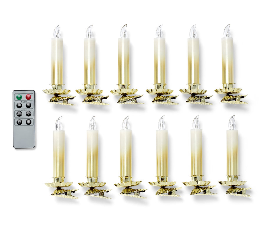 Zwölf cremeweiß-goldfarbene LED-Weihnachtsbaumkerzen und eine Fernbedienung liegen auf einem weißen Hintergrund.