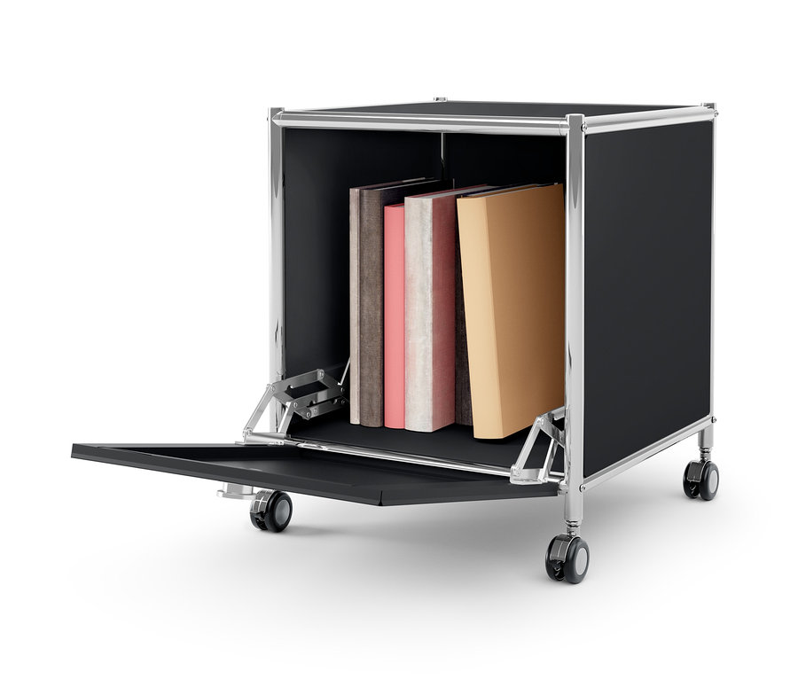 Schwarzer Beistelltisch mit Schublade Metall »CN3« mit geöffneter Schublade und Büchern darin.
