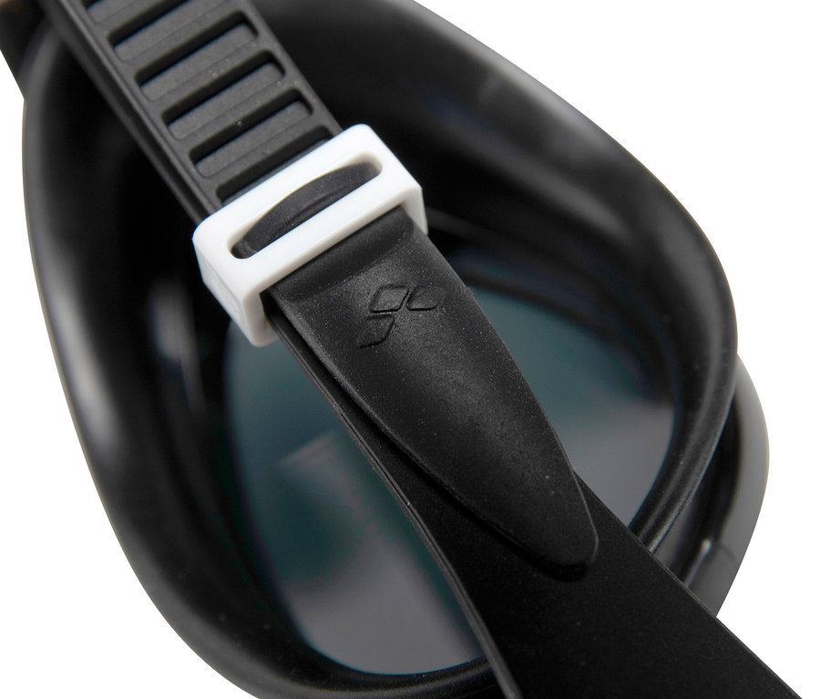 Detailaufnahme der schwarzen arena Unisex-Schwimmbrille THE ONE PLUS.