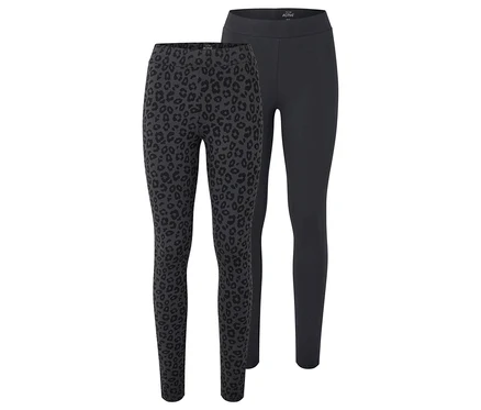 Zwei Leggings: eine graue mit schwarzem Tiermuster und eine dunkelgraue.