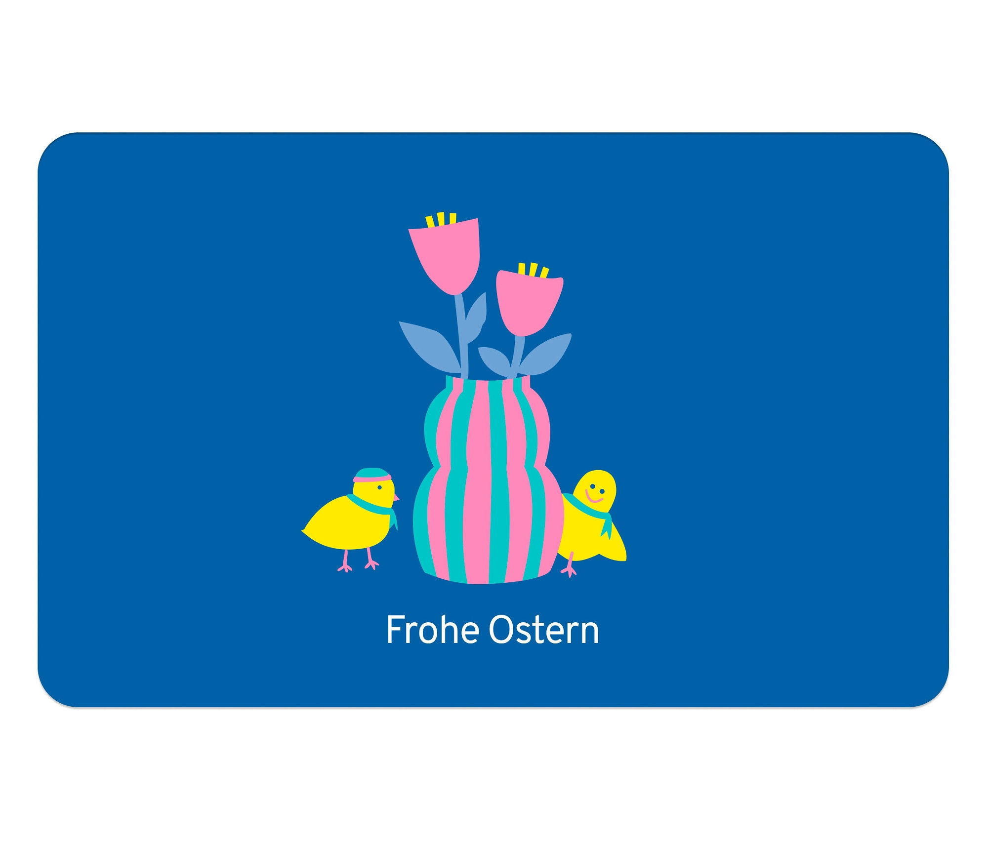 Zwei Küken neben einer Vase mit rosa Tulpen auf blauem Hintergrund. "Frohe Ostern" Text.