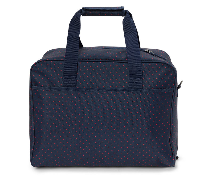 Eine marineblaue Reisetasche mit kleinen roten Herzen und marineblauen Trägern.