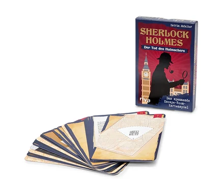 Ein Kartenpack und ausgelegte Karten des Spiels Sherlock Holmes: Der Tod des Hutmachers.