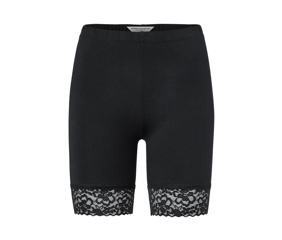 Schwarze Radlershorts mit Spitzenborte.