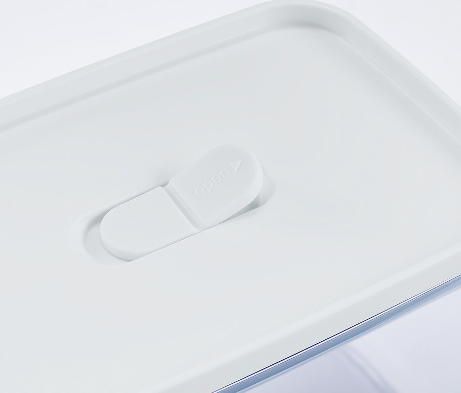 Detailansicht des Deckels einer 5 Vorratsdosen mit der Aufschrift "open".